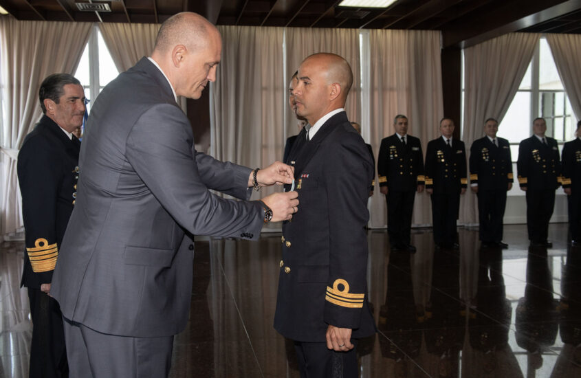 La República de Bulgaria condecoró a un oficial de la Armada Argentina
